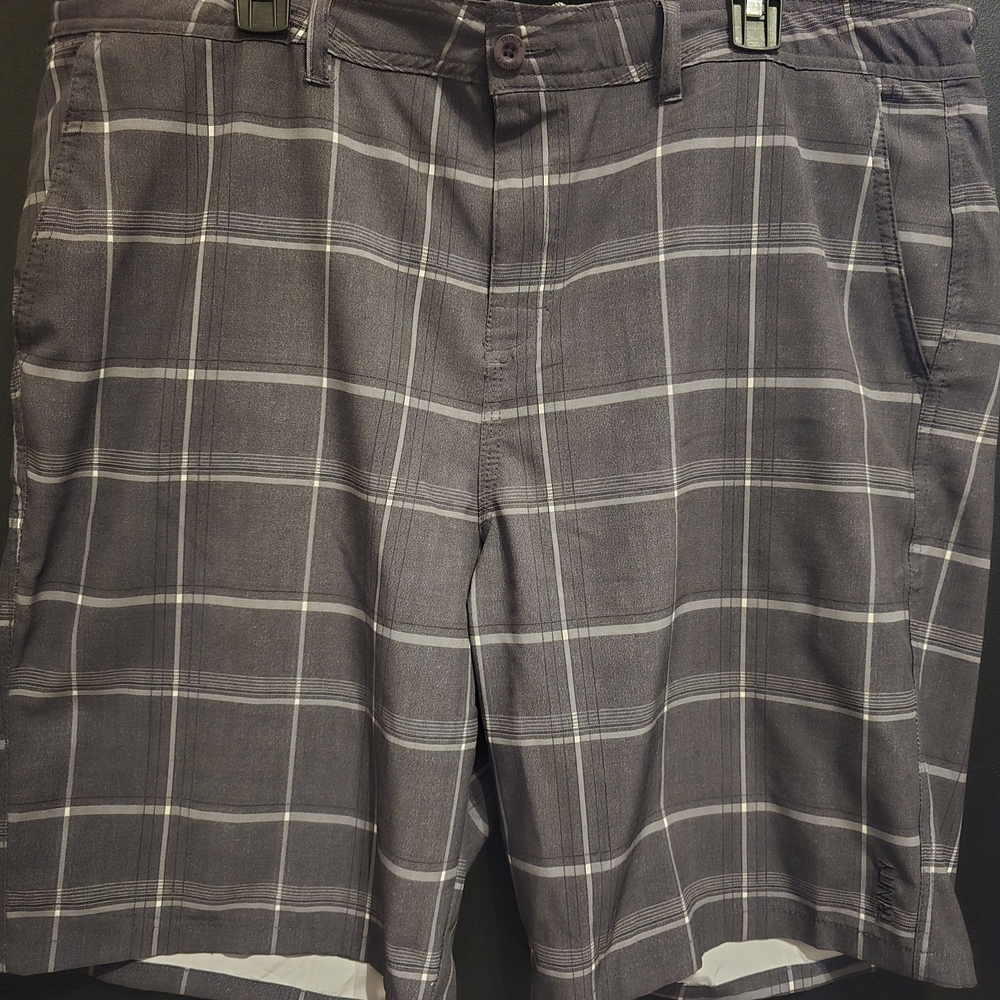 Trinity Men's Gray Plaid Flat-Front Shorts